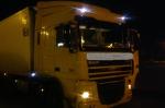 Funkcjonariusze KAS z Opola zatrzymali  kierowcę ciężarówki, który kierował pojazdem bez uprawnień, a dodatkowo fałszował dane dotyczące własnej aktywności za kierownicą.