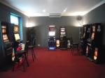 Funkcjonariusze KAS zlikwidowali nielegalne salony gier. Nielegalne automaty w lokalu.