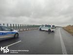 Radiowóz służby celno- skarbowej i policji na drodze