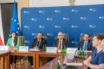 Konferencja prasowa. Za stołem siedzą: Mariusz Gojny, Paweł Selera, Przemysław Krawczyk, Anita Wielanek.