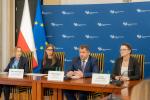 przedstawiciele Ministerstwa Finansów i Krajowej Administracji Skarbowej podczas konferencji prasowej