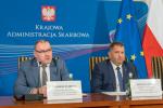 zdjęcie Zastępcy Szefa KAS i Szefa KAS podczas konferencji prasowej, która odbyła się 14 sierpnia 2024 roku