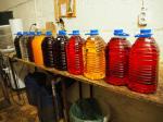 plastikowe butelki z nielegalnym alkoholem