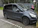 prawy bok samochodu od strony pasażera