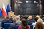 Wiceprezes Business Centre Club wiceprzewodniczący Rady Dialogu Społecznego dr Łukasz Bernatowicz przemawia podczas finału 22. edycji konkursu Urząd Skarbowy Przyjazny Przedsiębiorcy