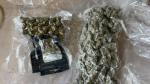 Marihuana w woreczku leży na stole